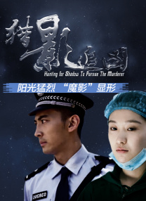 按摩职员的中年妇女